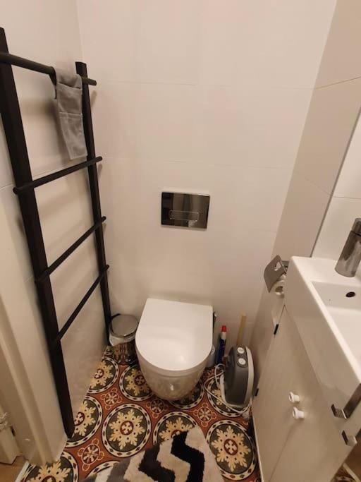 Stylish Apartment In Old Town Рига Экстерьер фото