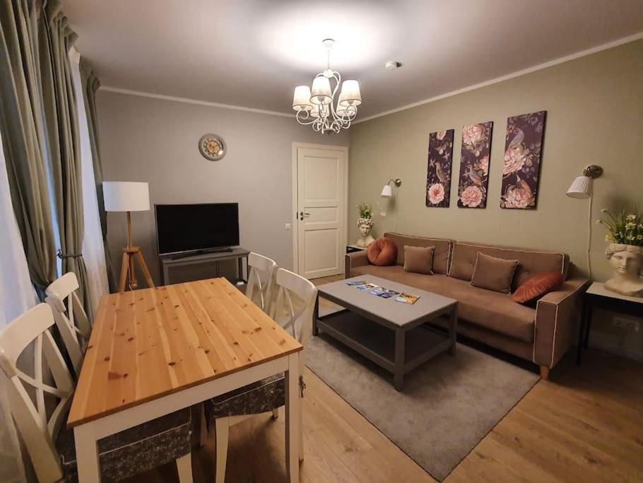 Stylish Apartment In Old Town Рига Экстерьер фото